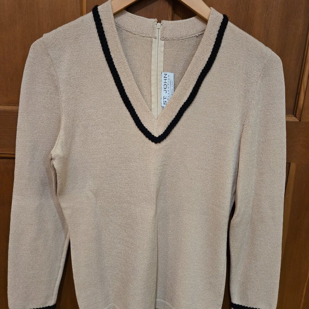 St. John Knits Women's Sweater like new Size M Cream Color with Black Piping